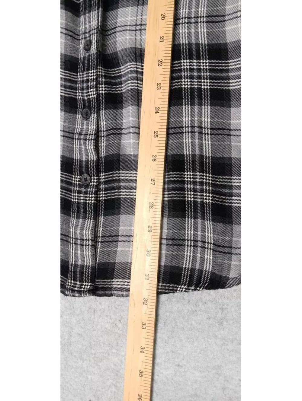 Torrid Long Sleeve Button Up Flannel Shirt Womens Size 5XL Gray Plaid Super Soft - Picture 4 of 12
